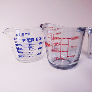 Liquid measuring cups for measuring ingredients that are wet
